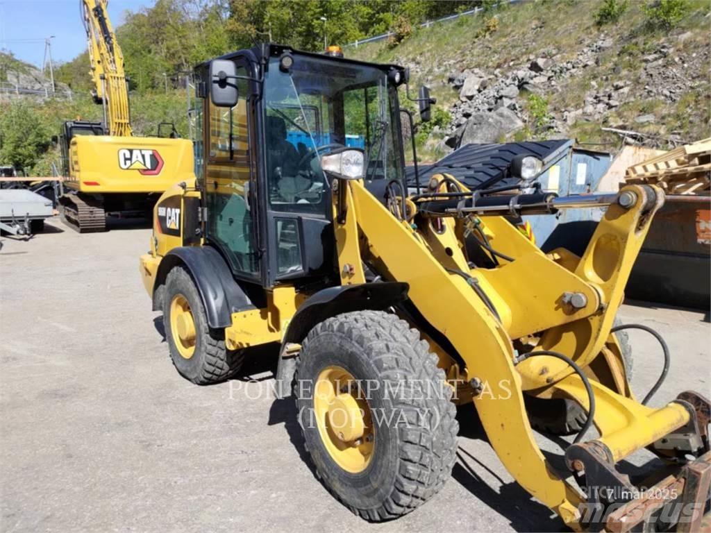 CAT 906M Rataslaadurid