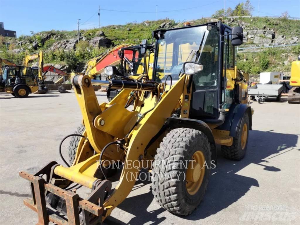 CAT 906M Rataslaadurid
