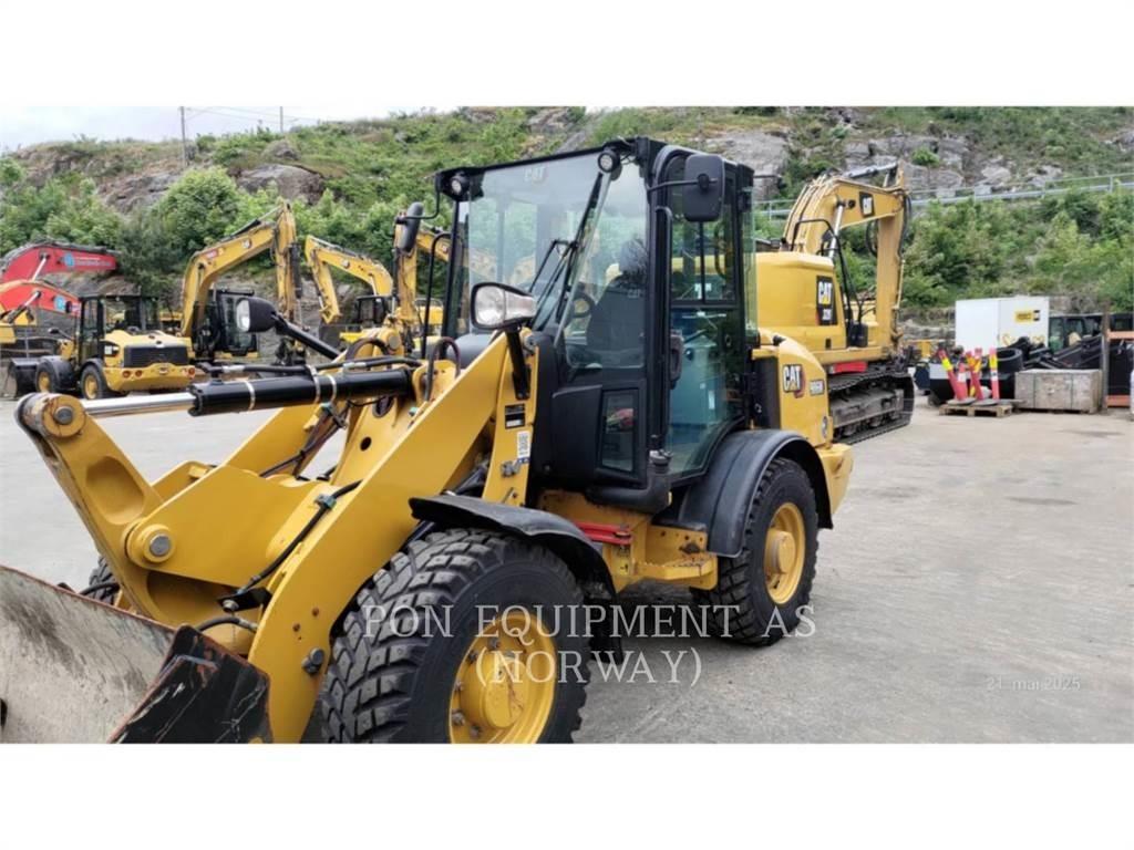 CAT 906M Rataslaadurid
