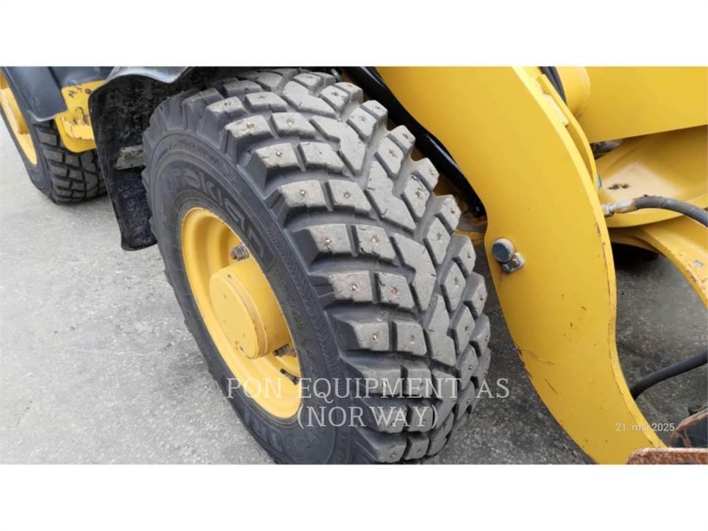 CAT 906M Rataslaadurid