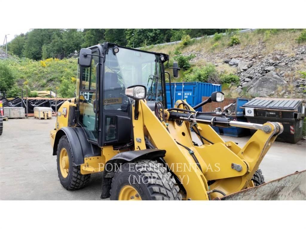 CAT 906M Rataslaadurid