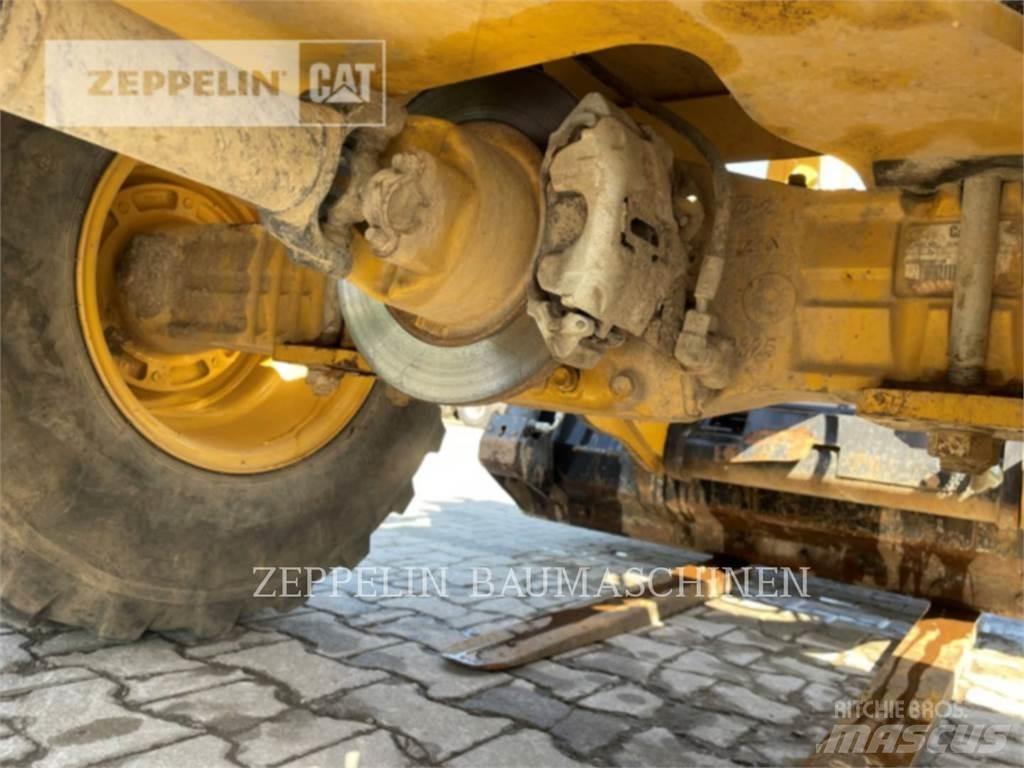 CAT 906M Rataslaadurid