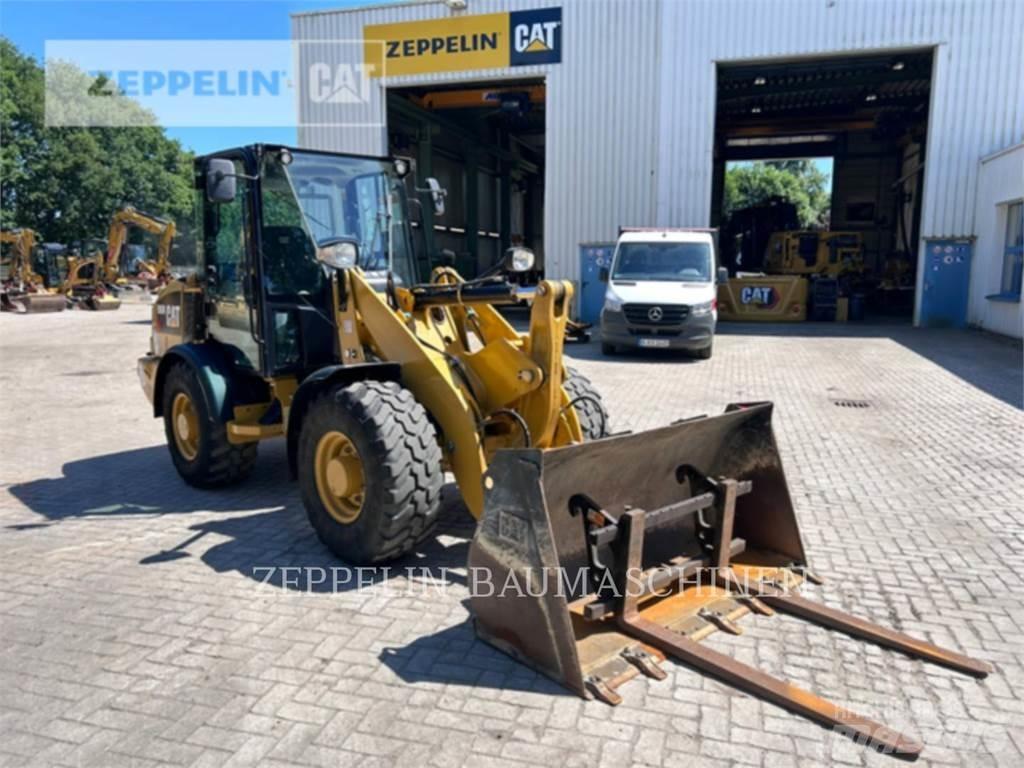 CAT 906M Rataslaadurid