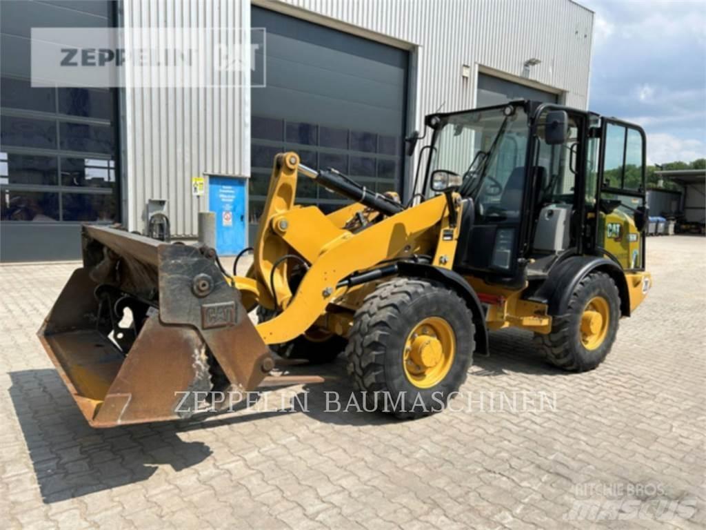 CAT 906M Rataslaadurid