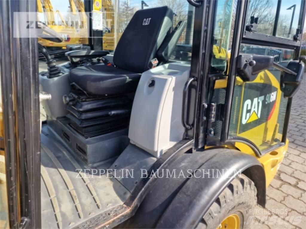 CAT 906M Rataslaadurid