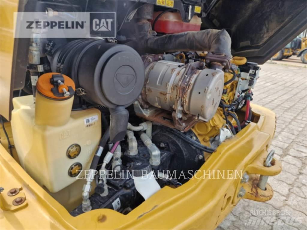 CAT 906M Rataslaadurid