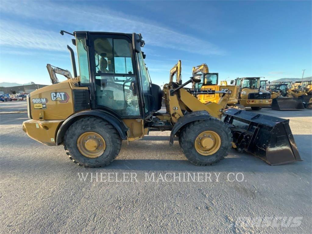 CAT 906M Rataslaadurid