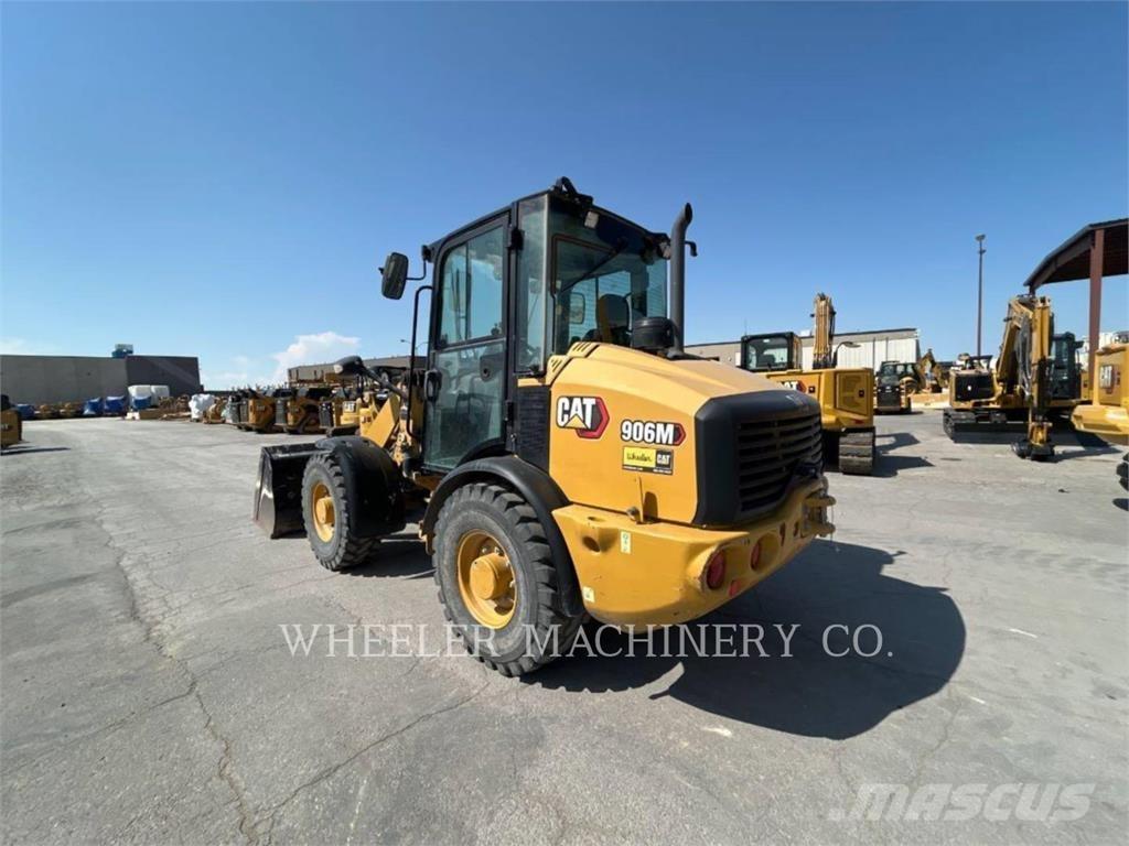 CAT 906M Rataslaadurid