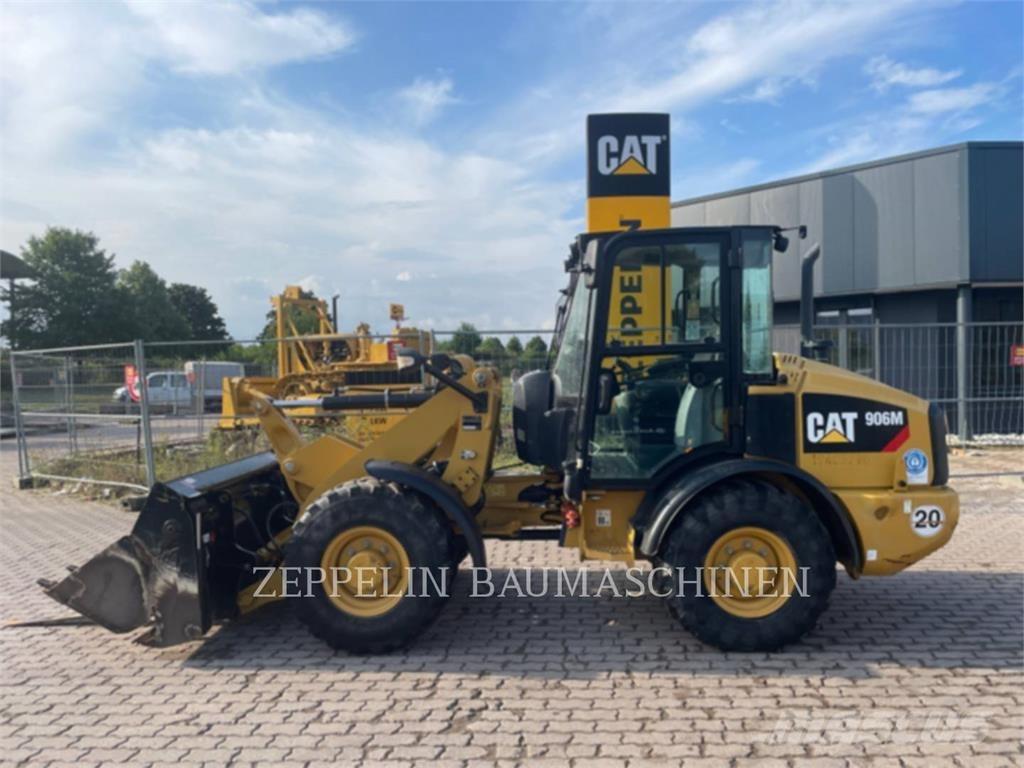 CAT 906M Rataslaadurid