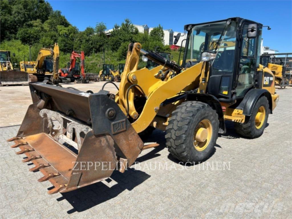 CAT 906M Rataslaadurid