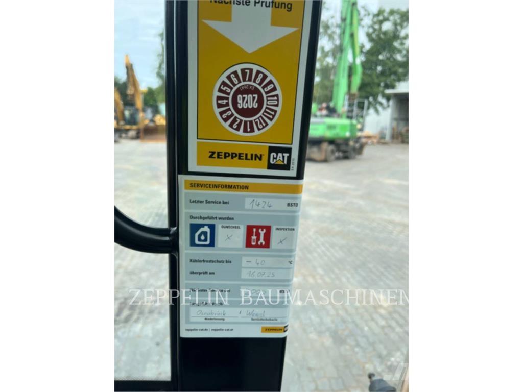 CAT 906M Rataslaadurid