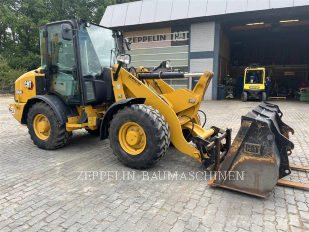 CAT 906M Rataslaadurid
