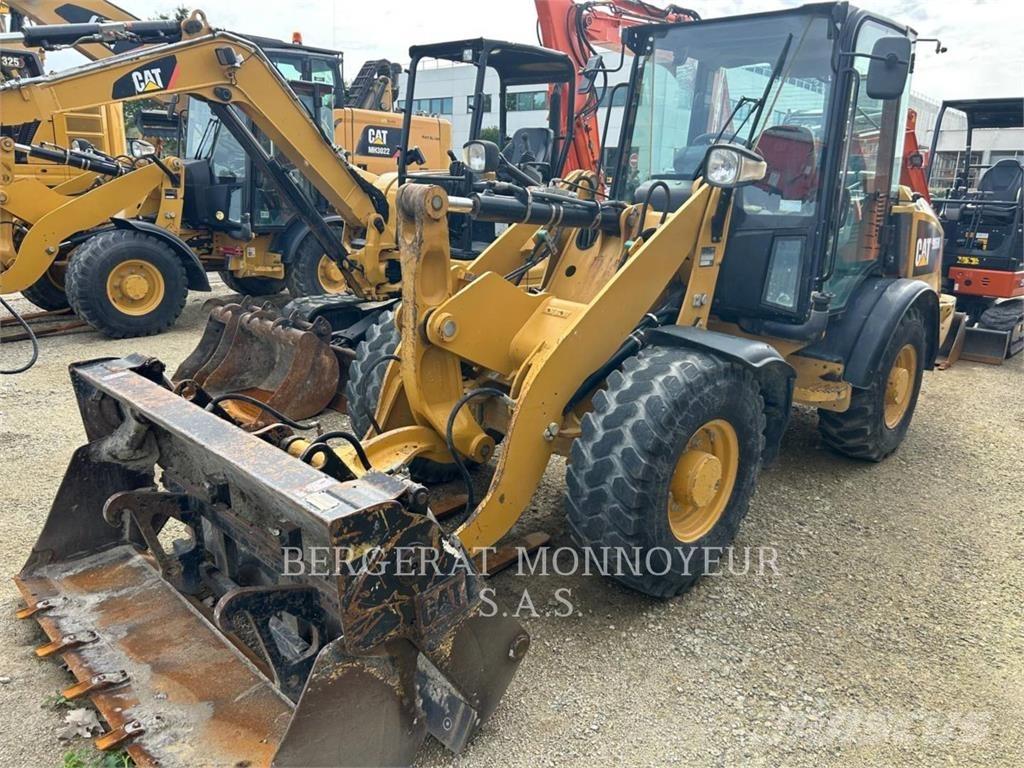 CAT 906M Rataslaadurid