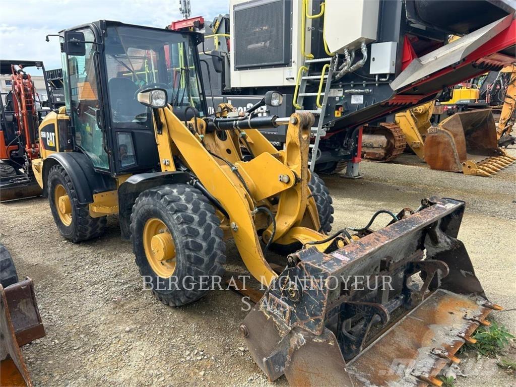 CAT 906M Rataslaadurid