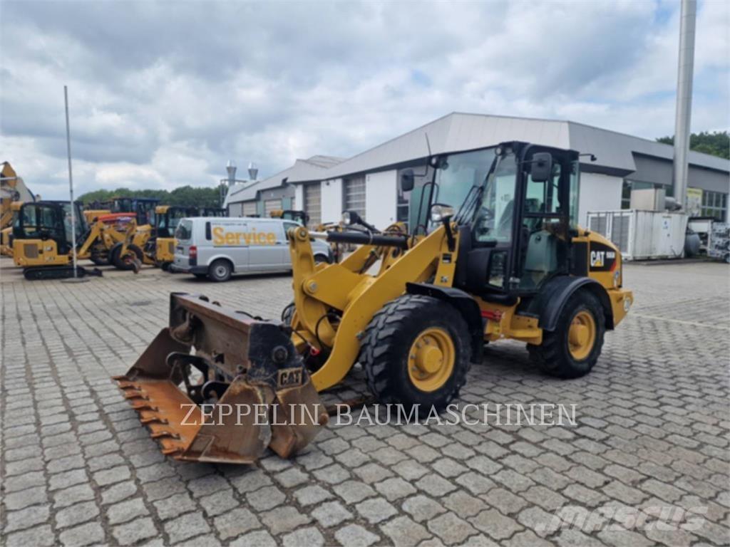 CAT 906M Rataslaadurid