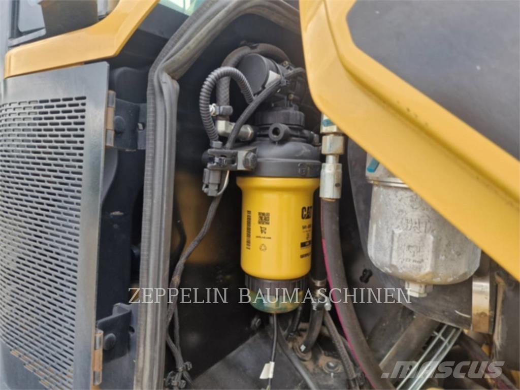 CAT 906M Rataslaadurid