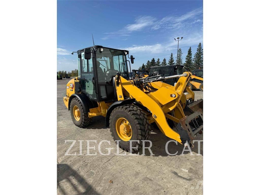 CAT 906M Rataslaadurid