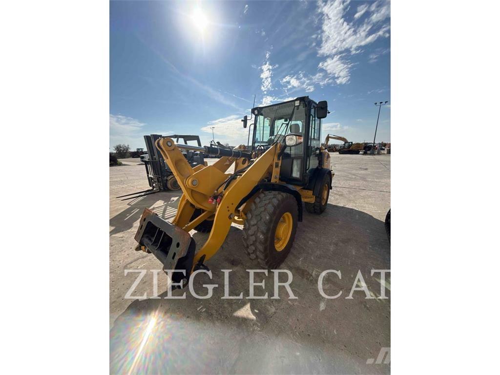 CAT 906M Rataslaadurid