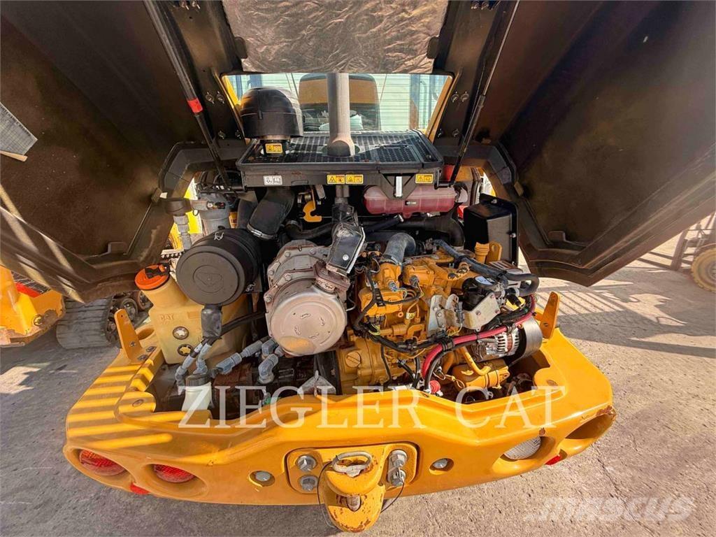 CAT 906M Rataslaadurid