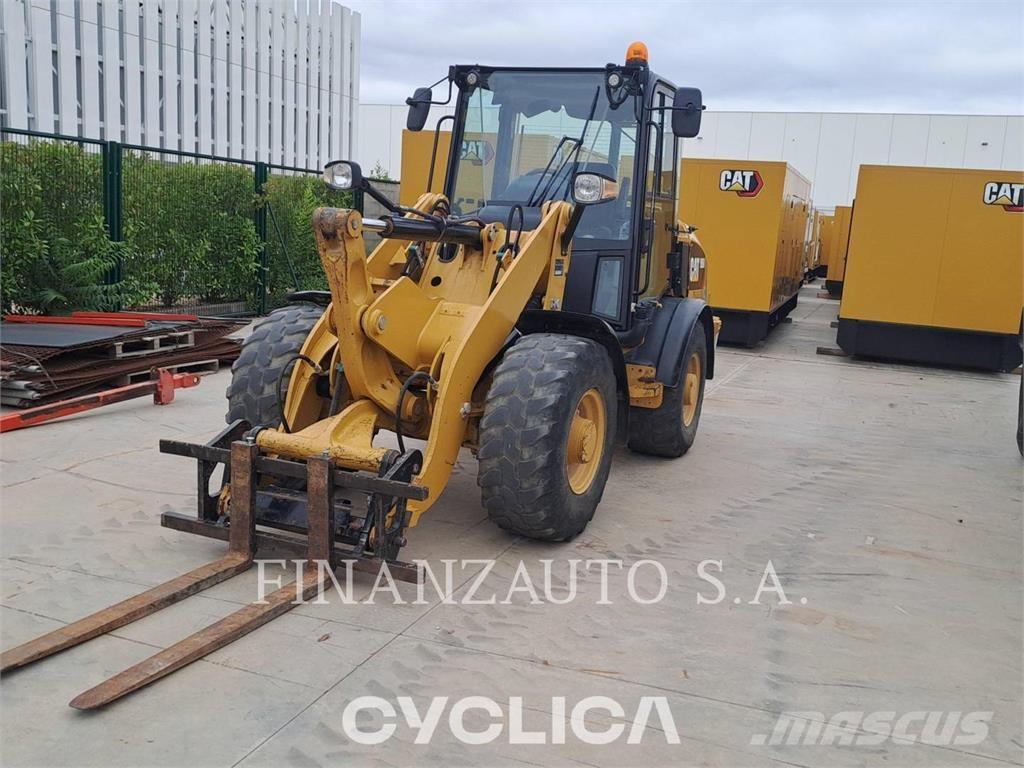 CAT 906M Rataslaadurid