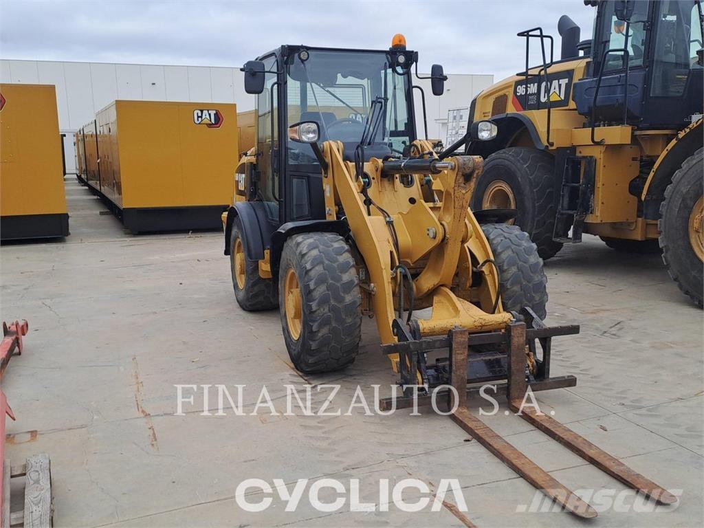 CAT 906M Rataslaadurid