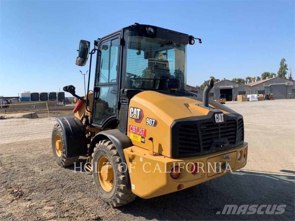 CAT 907 Rataslaadurid