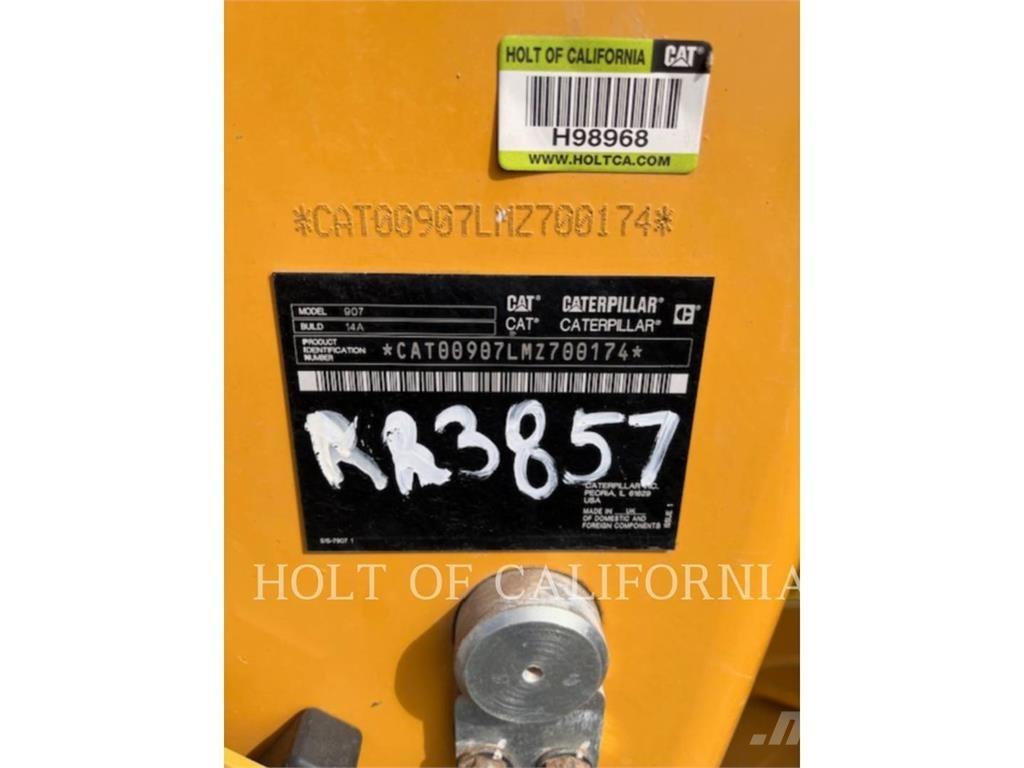 CAT 907 Rataslaadurid