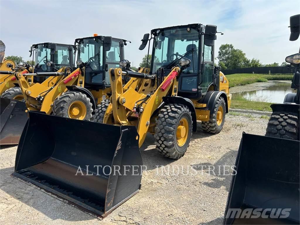 CAT 907-14 Rataslaadurid