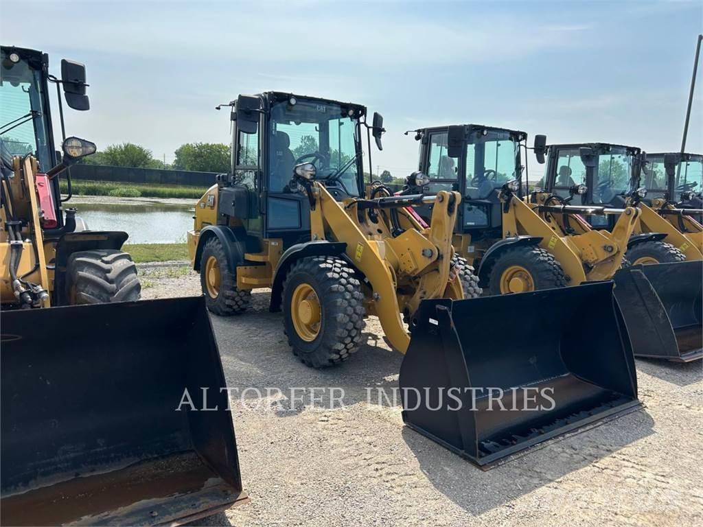 CAT 907-14 Rataslaadurid