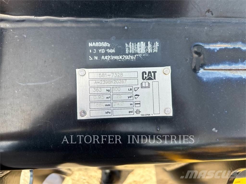 CAT 907-14 Rataslaadurid