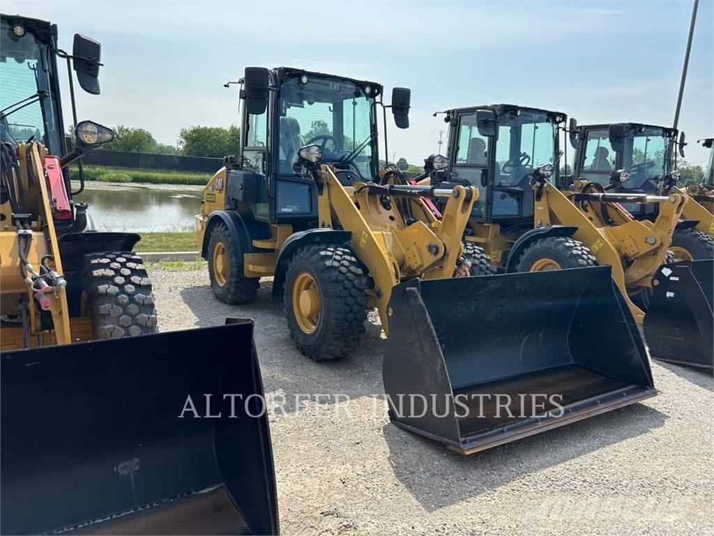 CAT 907-14 Rataslaadurid
