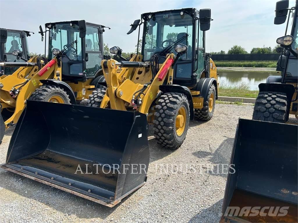 CAT 907-14 Rataslaadurid
