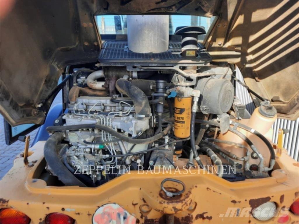 CAT 907H Rataslaadurid