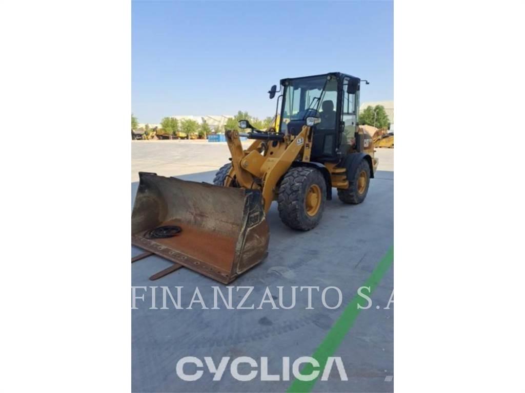CAT 907M Rataslaadurid