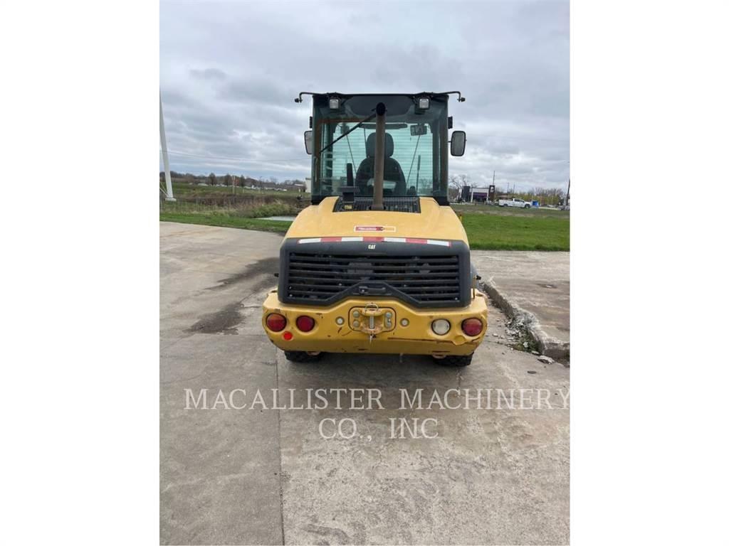 CAT 907M Rataslaadurid