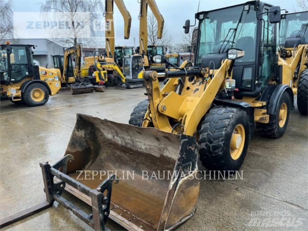 CAT 907M Rataslaadurid