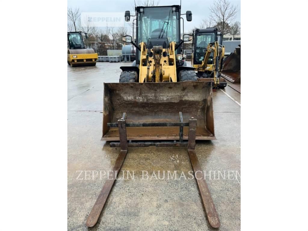 CAT 907M Rataslaadurid
