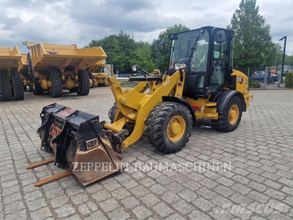 CAT 907M Rataslaadurid