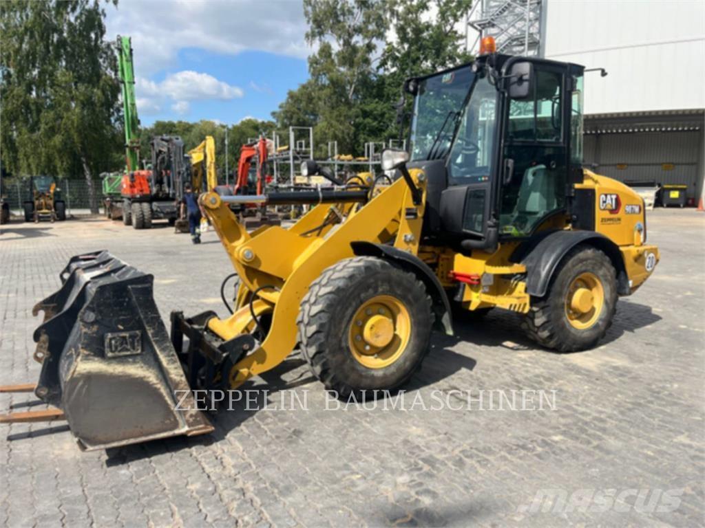 CAT 907M Rataslaadurid