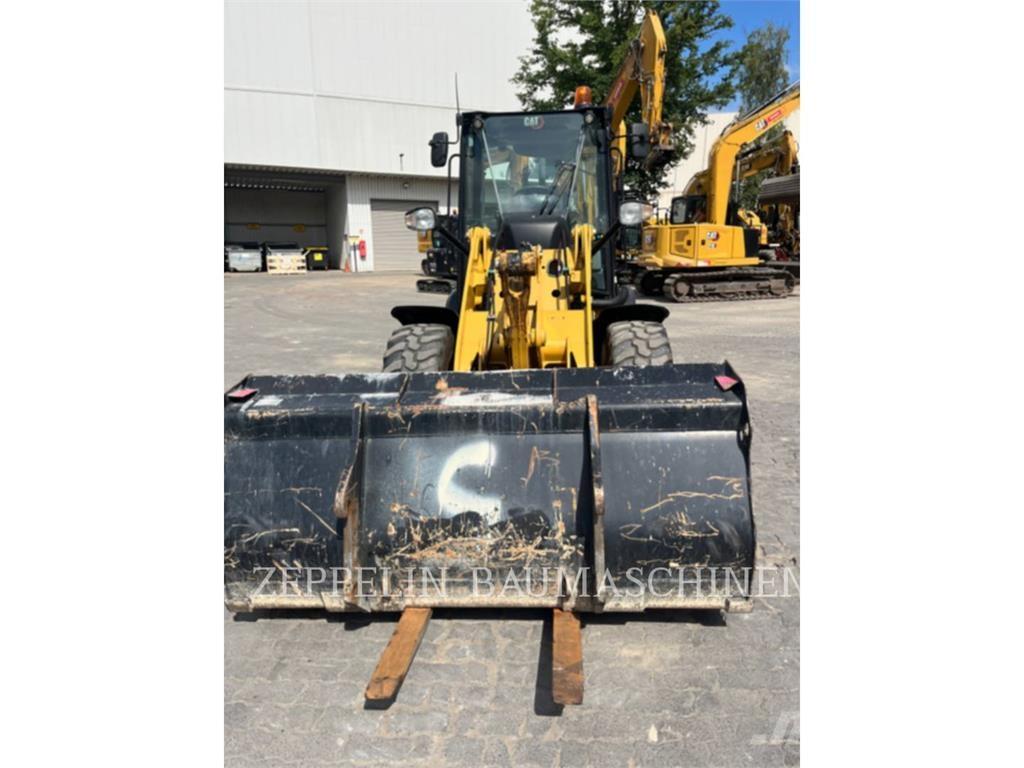 CAT 907M Rataslaadurid