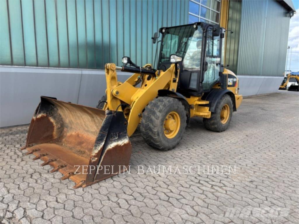 CAT 907M Rataslaadurid