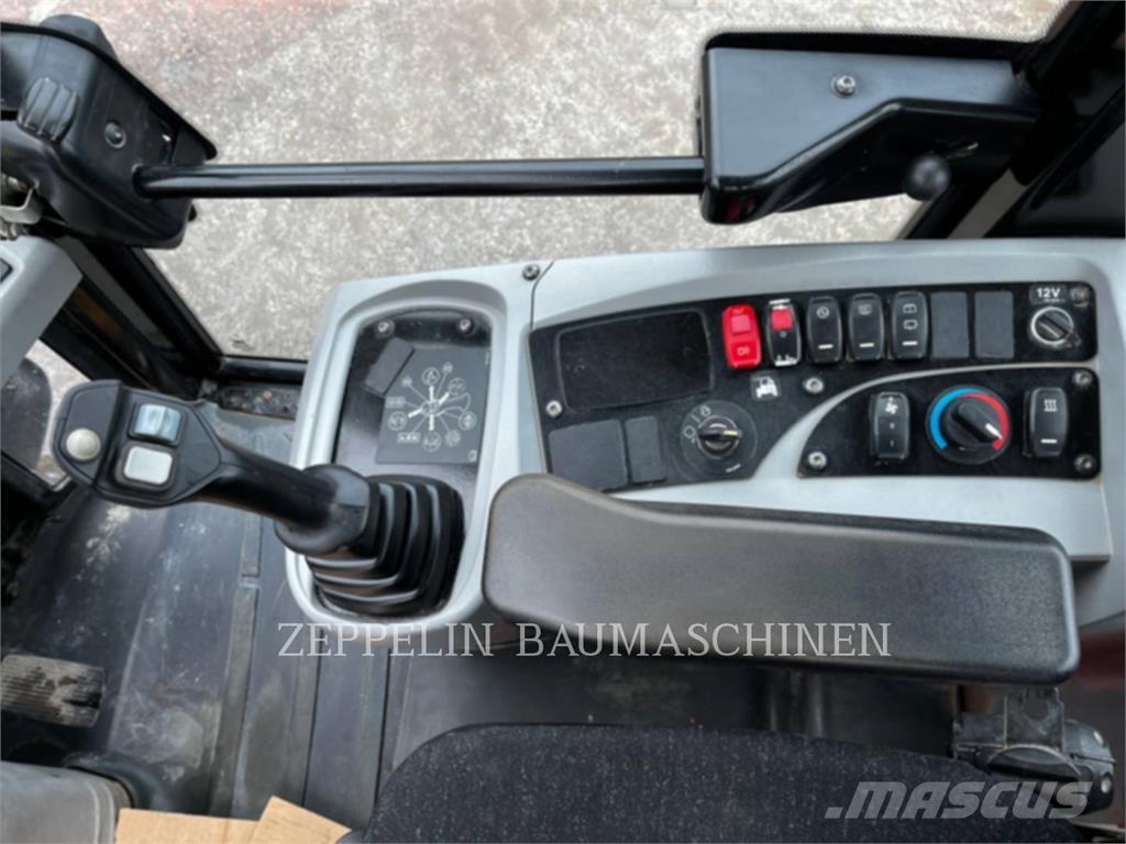 CAT 907M Rataslaadurid