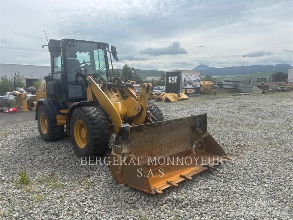 CAT 908 Rataslaadurid