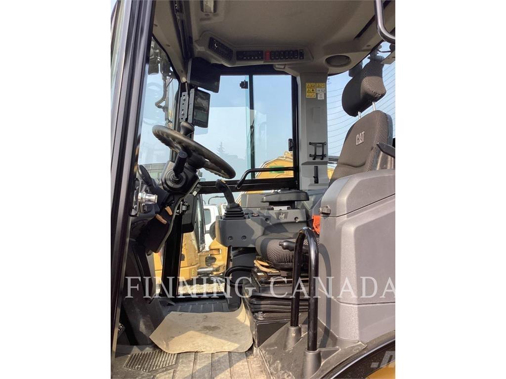 CAT 908 Rataslaadurid