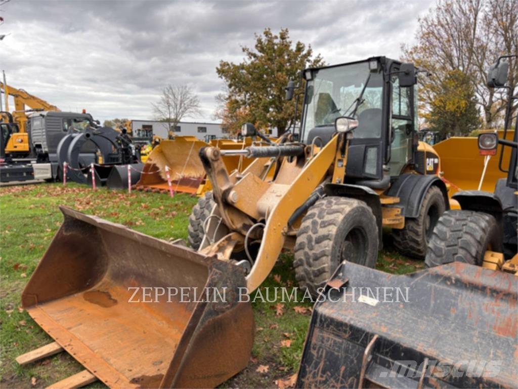 CAT 908H Rataslaadurid