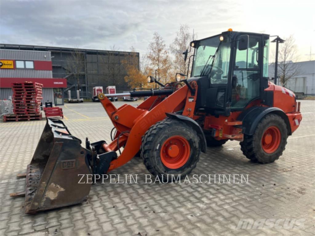 CAT 908H Rataslaadurid