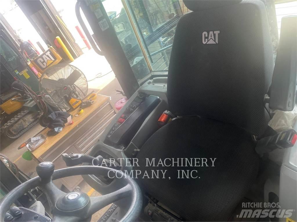 CAT 908M Rataslaadurid