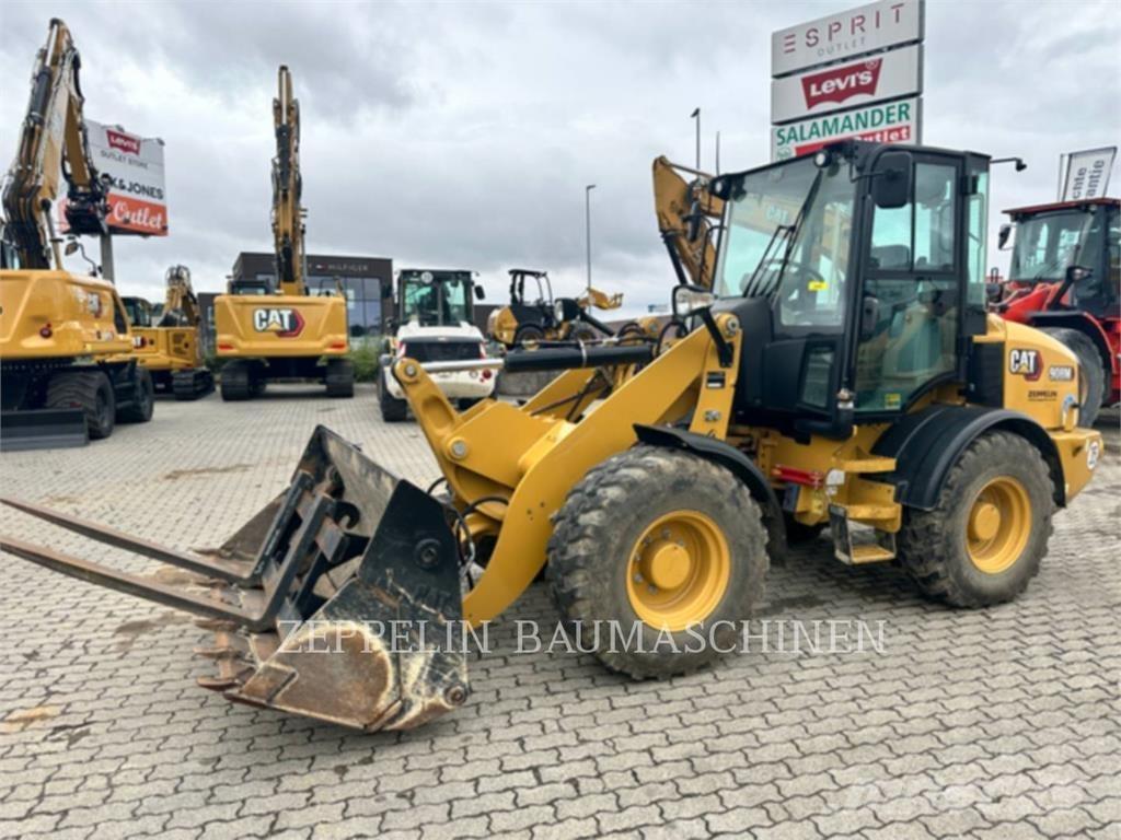 CAT 908M Rataslaadurid