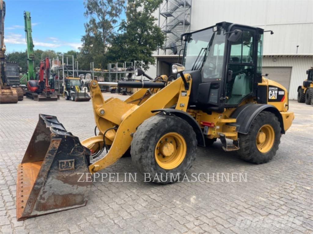 CAT 908M Rataslaadurid