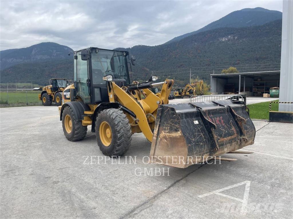 CAT 908M Rataslaadurid